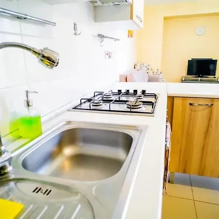Apartment Beautiful Two-bedroom Near The Sea Sel 6-5 *